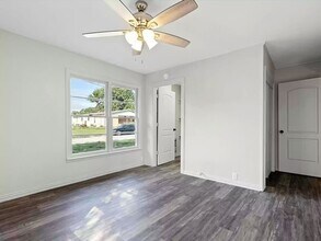 513 Lasalle St in Bowie, TX - Building Photo - Building Photo