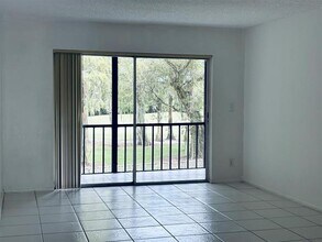 7925 Fairview Dr in Tamarac, FL - Building Photo - Building Photo