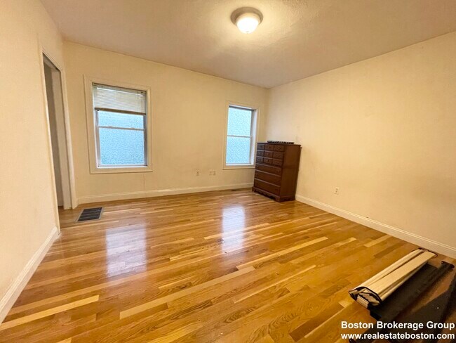 128 Hillside St, Unit 1