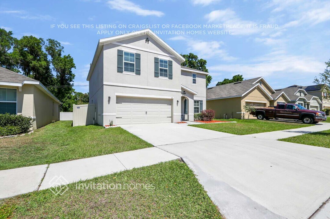 625 Diamond Ridge Rd in Seffner, FL - Building Photo