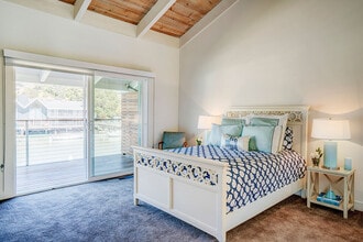 The Cove at Tiburon in Tiburon, CA - Foto de edificio - Building Photo