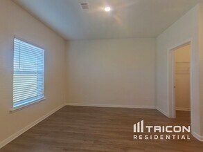 823 Athens Ln in Locust Grove, GA - Foto de edificio - Building Photo