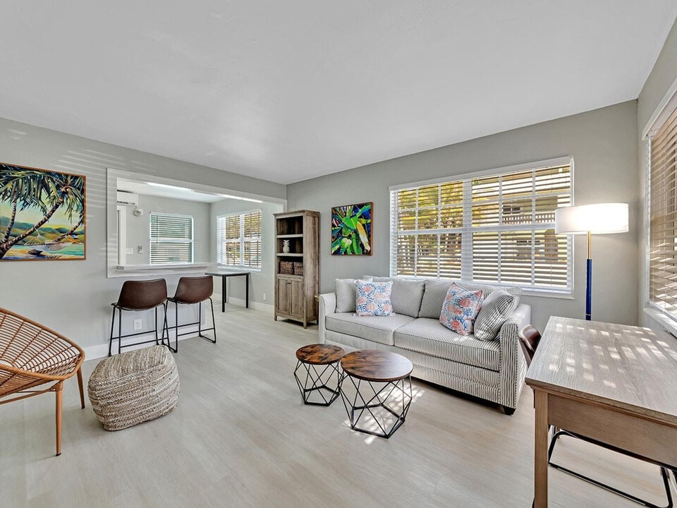320 Walnut St in Hollywood, FL - Building Photo