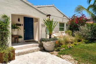 1355 Biarritz Dr in Miami Beach, FL - Building Photo - Building Photo