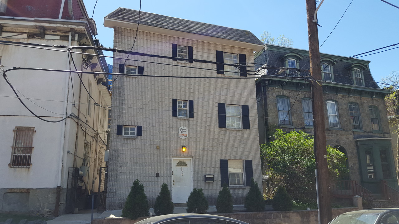 3406 Race St, Unit C in Philadelphia, PA - Foto de edificio