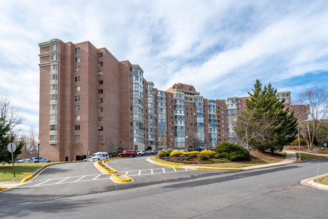 Vantage Pointe in Silver Spring, MD - Building Photo - Building Photo