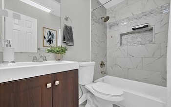 210 N Glover St in Baltimore, MD - Foto de edificio - Building Photo