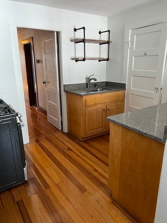 27 Lloyd Rd in Watertown, MA - Building Photo