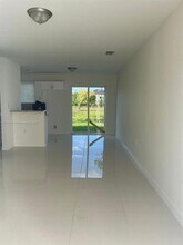 2121 NW 72nd St in Miami, FL - Building Photo - Building Photo