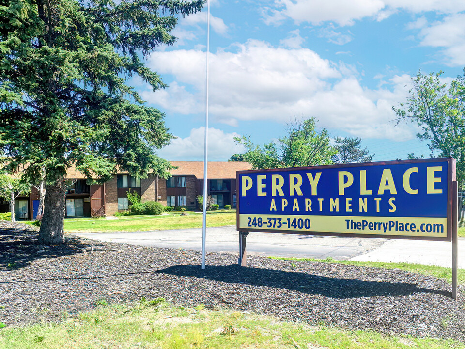 Perry Place in Pontiac, MI - Foto de edificio