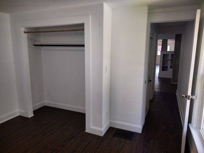 337 W South St, Unit Lower in Wooster, OH - Foto de edificio - Building Photo