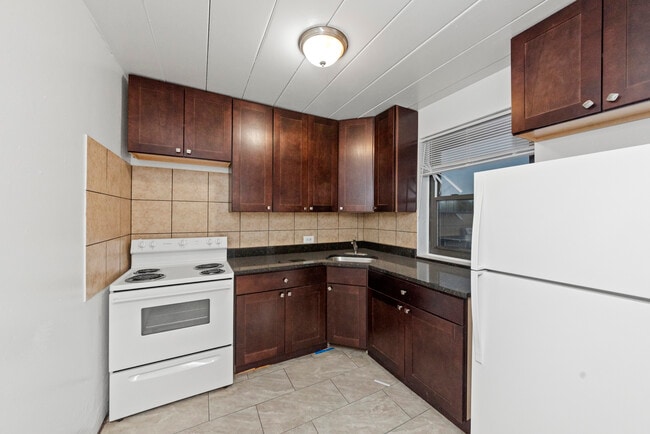 1360 W Touhy Ave in Chicago, IL - Building Photo - Building Photo