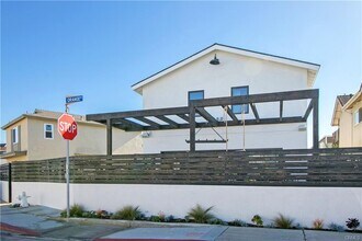 246 Orange St in Newport Beach, CA - Building Photo - Building Photo