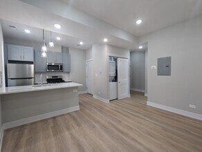 423 W Belden Ave, Unit 432-02 in Chicago, IL - Foto de edificio - Building Photo