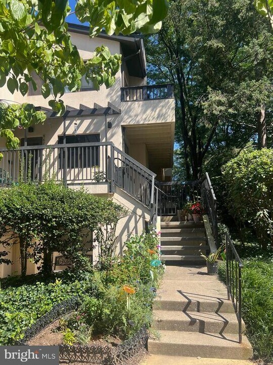 9823 Hellingly Pl in Montgomery Village, MD - Building Photo