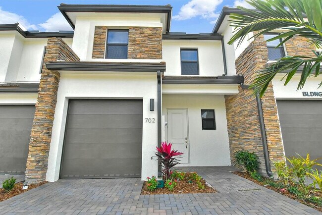 4083 Sunset Wy in Pompano Beach, FL - Building Photo - Building Photo