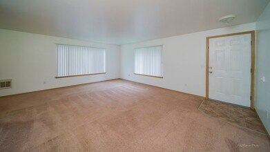 8125 325th Pl NW in Stanwood, WA - Building Photo - Building Photo