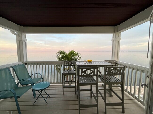 5200 Coquina Key Dr SE, Unit D in St. Petersburg, FL - Foto de edificio - Building Photo