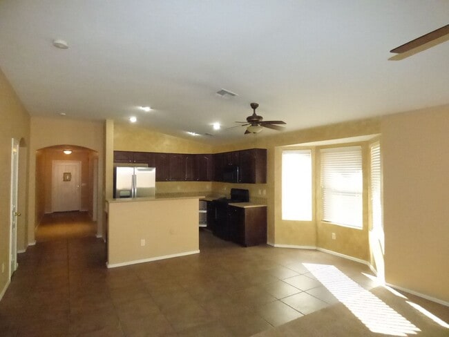 14082 W Rosewood Dr in Surprise, AZ - Building Photo - Building Photo