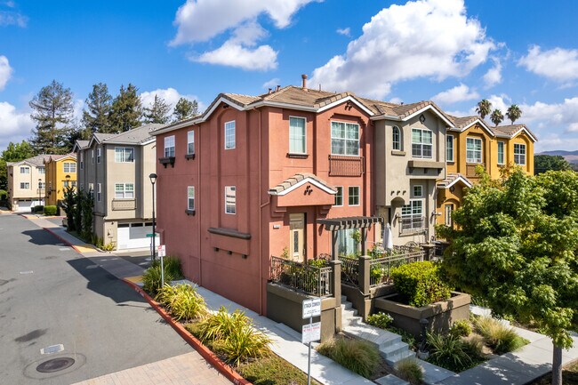 Lunare Townhomes in Fremont, CA - Building Photo - Building Photo