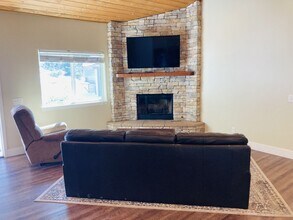 341 CA-173 in Lake Arrowhead, CA - Building Photo - Building Photo