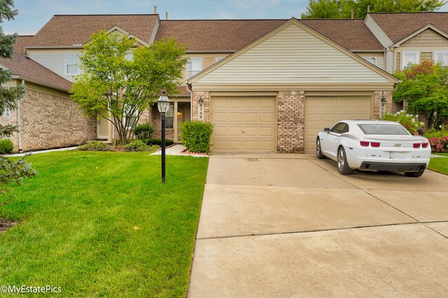 4749 Grove Ct in Canton Township, MI - Building Photo - Building Photo