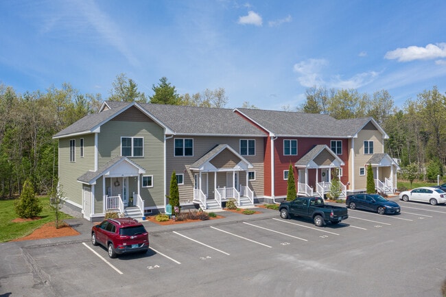 Calawa Court in Litchfield, NH - Building Photo - Primary Photo