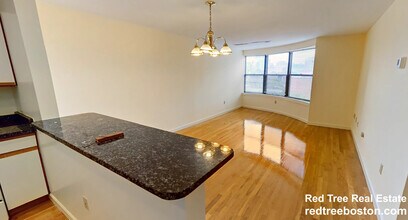 100 Queensberry St in Boston, MA - Foto de edificio - Building Photo