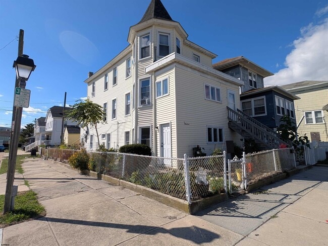 property at 600 N Michigan Ave