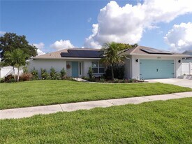 1856 Woodhaven Cir in Sarasota, FL - Building Photo