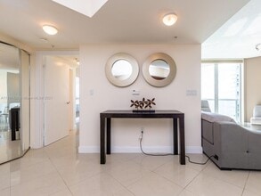 16699 Collins Ave, Unit 1709 in Sunny Isles Beach, FL - Foto de edificio - Building Photo