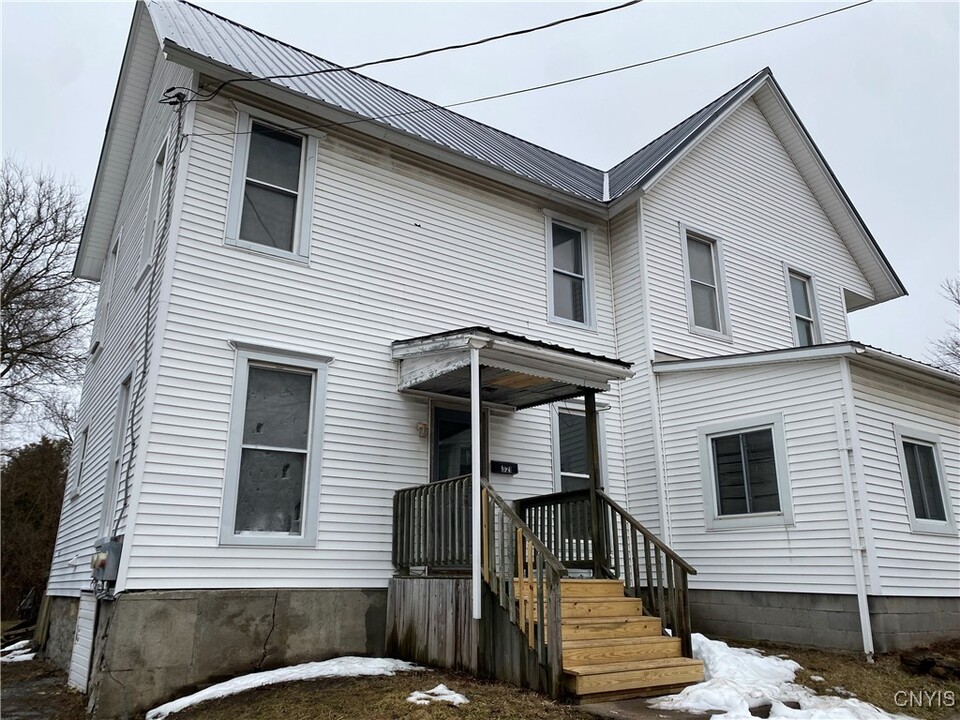 321 Furnace St in Carthage, NY - Building Photo