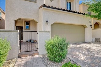 10443 Skye Summit Ave in Las Vegas, NV - Building Photo - Building Photo
