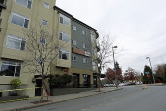 Borgata Apartments in Bellevue, WA - Foto de edificio - Building Photo