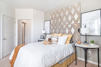 Provenance at Polaris in Lewis Center, OH - Foto de edificio - Building Photo