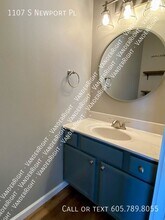 1107 S Newport Pl in Sioux Falls, SD - Building Photo - Building Photo