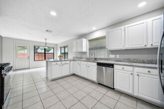 6414 Oakburl Ct in Sugar Land, TX - Building Photo - Building Photo