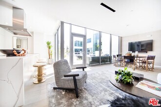 8600 Wilshire Blvd in Beverly Hills, CA - Building Photo - Building Photo