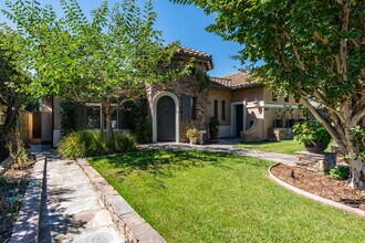 2501 Margaret Dr in Newport Beach, CA - Building Photo - Building Photo