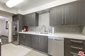 11657 Chenault St in Los Angeles, CA - Building Photo - Building Photo