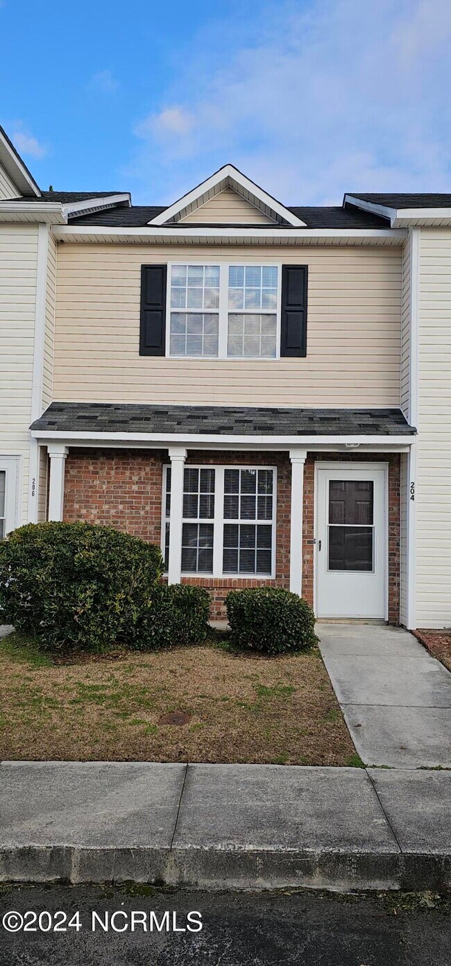 204 Fairwood Ct in Jacksonville, NC - Building Photo - Building Photo