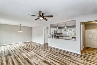 5743 E Ayesbury Cir in Wichita, KS - Building Photo - Building Photo