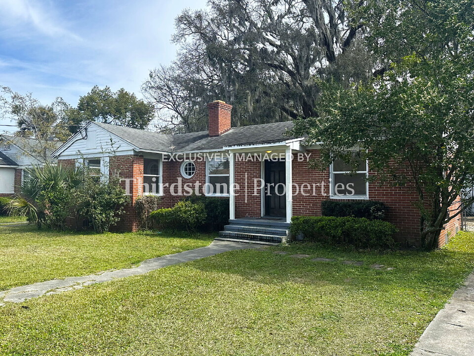 8121 Hawthorne St in Jacksonville, FL - Building Photo