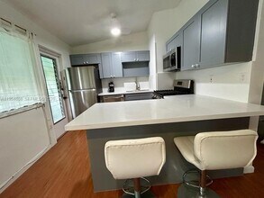 1080 98th St in Bay Harbor Islands, FL - Building Photo - Building Photo