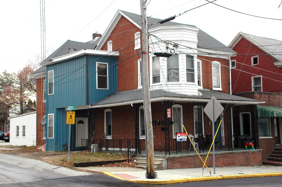 28 N Queen St in Littlestown, PA - Building Photo