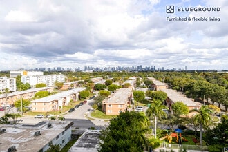 987 SW 37th Ave in Miami, FL - Building Photo - Building Photo