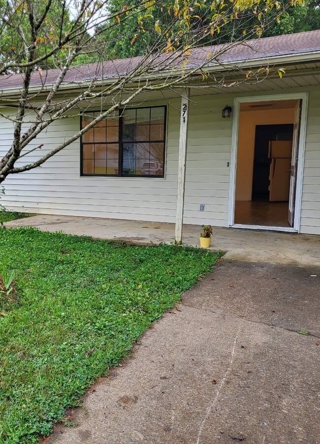 property at 271 Landon Ct NE
