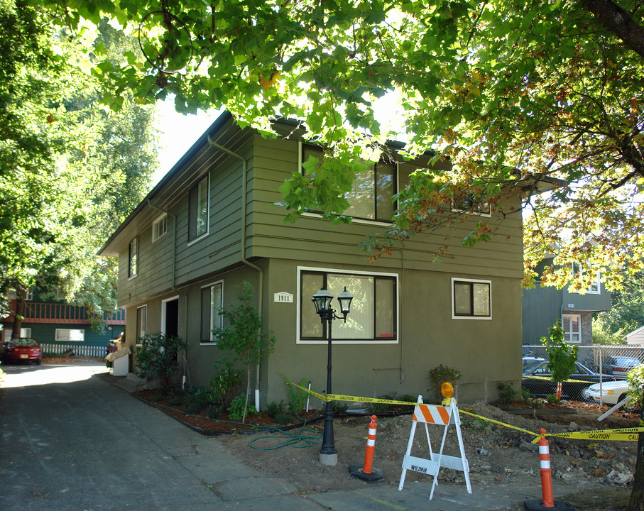 1911 Kincaid St in Eugene, OR - Building Photo