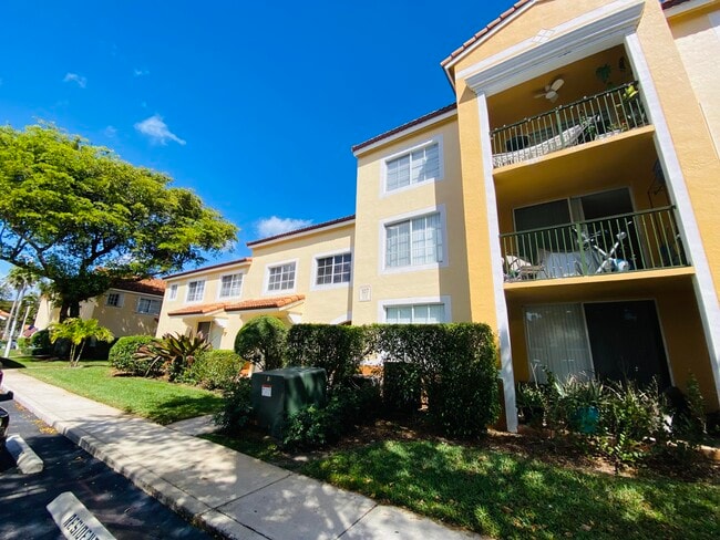 107 Yacht Club Way in Hypoluxo, FL - Building Photo - Building Photo