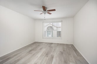 3415 Linden Ave. in Long Beach, CA - Foto de edificio - Interior Photo